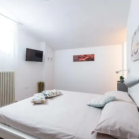 Dapezz Sottosopra Tourist House Apartamento Bolonia